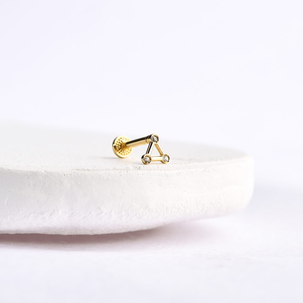 14 Ayar Altın 3 Taşlı Üçgen Motifli Minimal Pırlanta Tragus