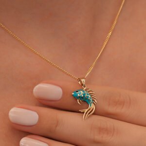 Altın Koi Balığı Kolye – Mavi Mineli Okyanus Temalı Şans Kolyesi