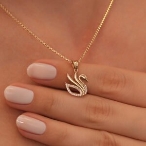 Altın Kuğu Kolye – Kristal Taşlı Zarif Hayvan Figürlü Kolye