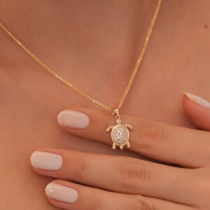 Altın Kaplumbağa Kolye – Işıltılı Deniz Kaplumbağası Kolyesi