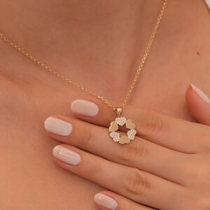 14 Ayar Saf Altın Kalp Çelenk Kolye – Işıltılı Romantik Kalp Kolye